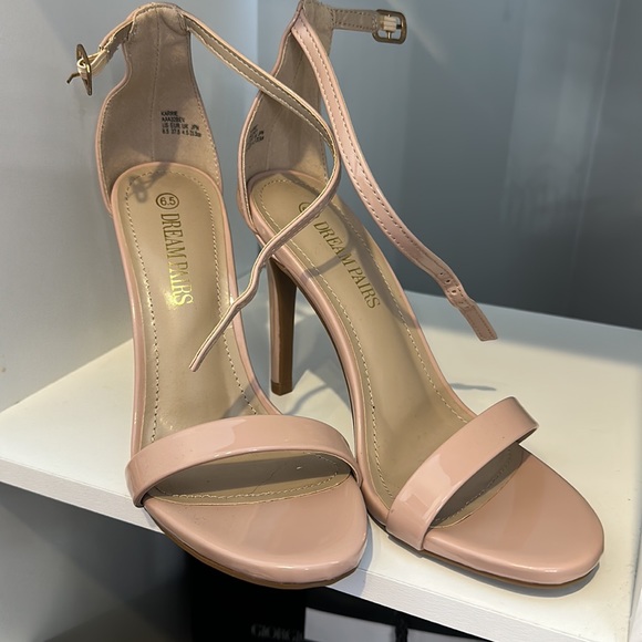 Nude patent heels-NEVER WORN - Picture 3 of 5